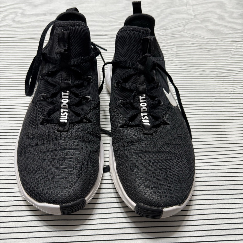 NIKE RUNNING SHOES EXCELLENT CONDITION